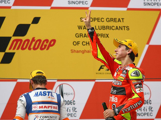 Lorenzo se regala una carrera tranquila