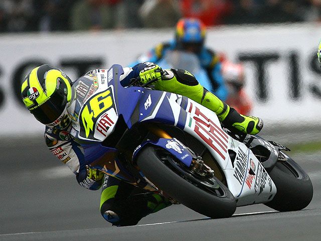 Rossi toma el mando