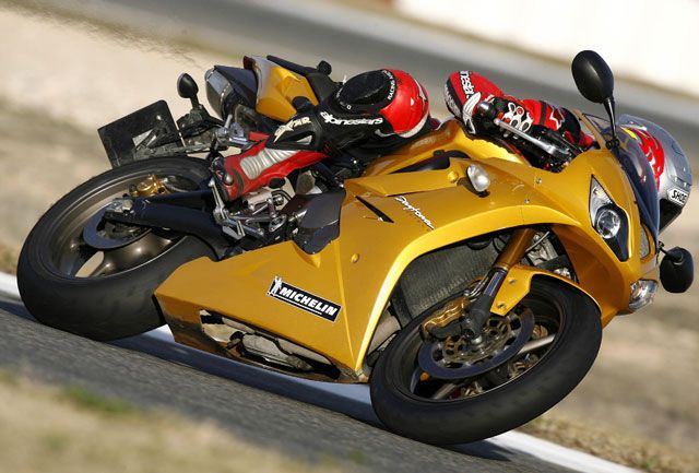 Nuevas promociones en Suzuki y Triumph