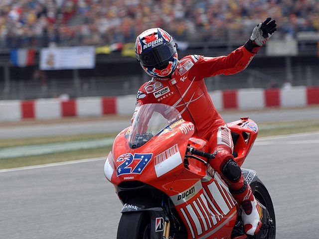 Stoner, Dovizioso y Talmacsi brillan sobre mojado