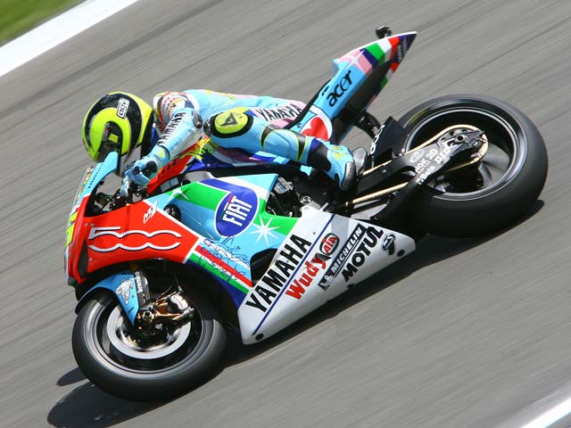Lorenzo repite y Rossi desafía a Stoner