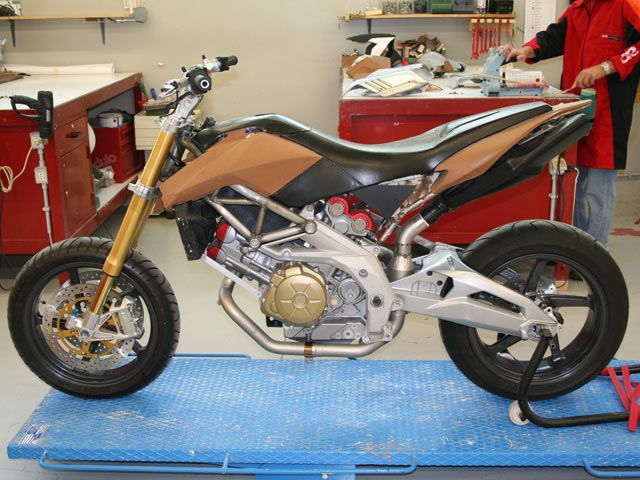 Anticipación: Aprilia high-motard 1200
