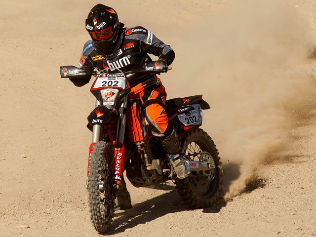 Pellicer aumenta su ventaja en motos