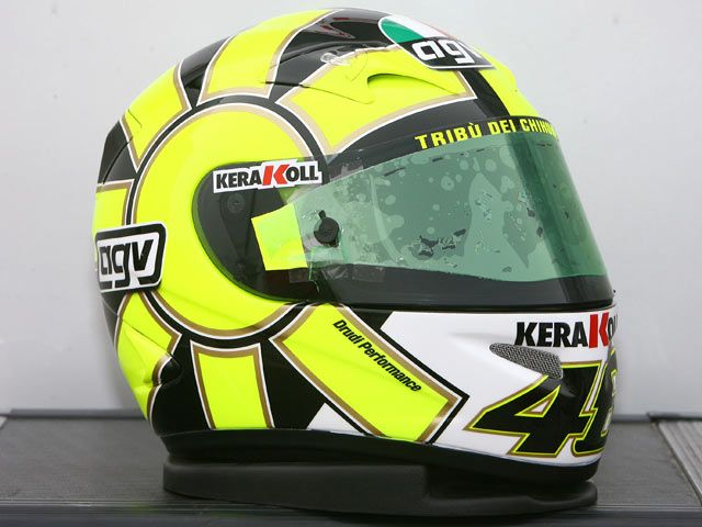 Dainese compra AGV