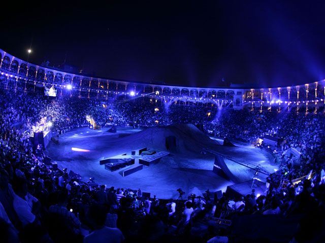 Vídeo y galería del Red Bull X-Fighters de Madrid