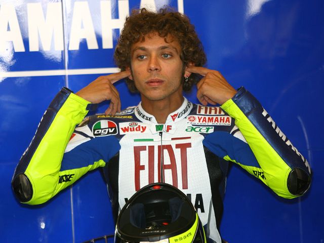 Rossi se justifica ante las cámaras