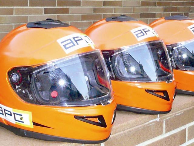 El primer casco con airbag