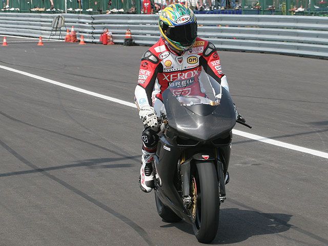 Bayliss rueda con la 1098 F08