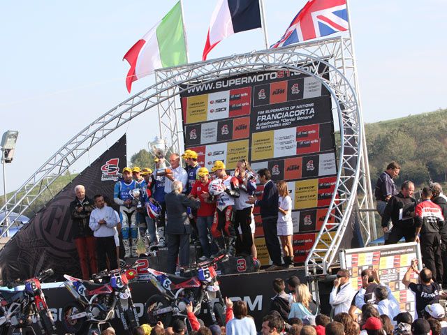 Francia vence a Italia "in extremis"
