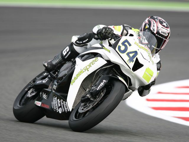 Nueva victoria de Sofuoglu. Canepa, Campeón STK.