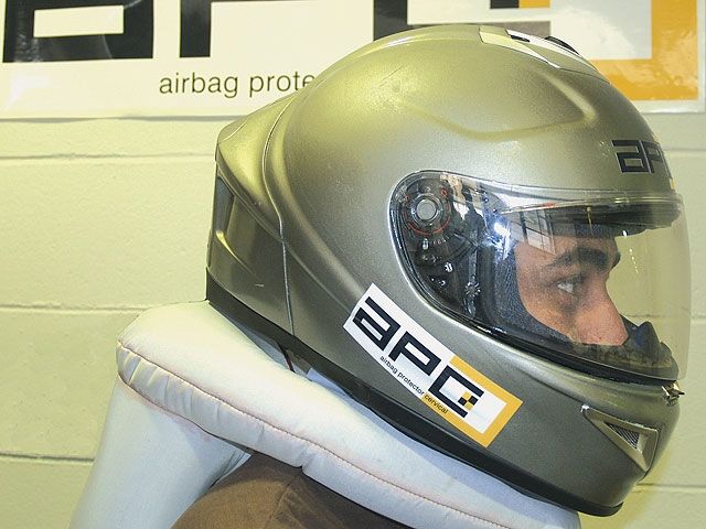 El primer casco con airbag, en 2008