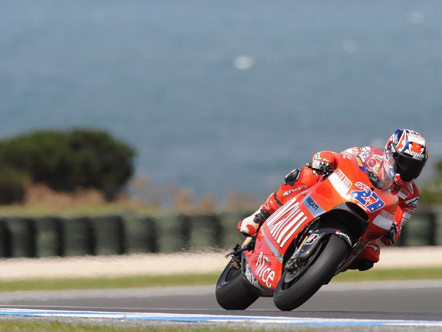 Stoner reafirma el título en MotoGP con su novena victoria
