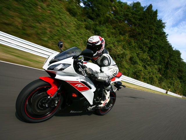 Vídeo de nueva Yamaha YZF R6 2008 en acción