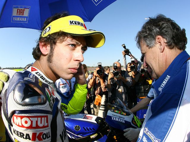 Valentino Rossi irá con Bridgestone en 2008 Valentino Rossi irá con Bridgestone en 2008