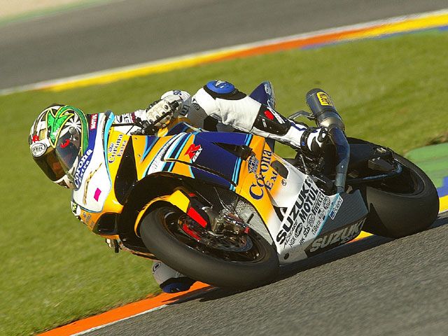 Fonsi ya rueda con la Suzuki