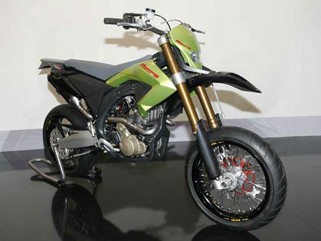 Novedades 2008: Benelli BX 570 Supermotard