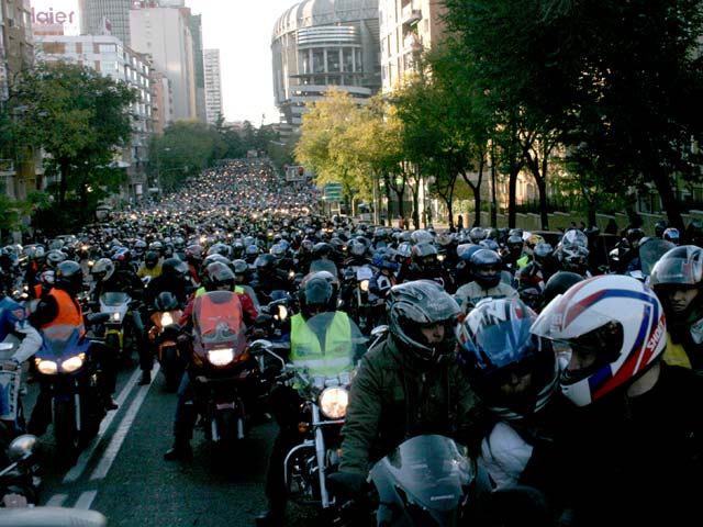 15.000 Moteros contra los guardarraíles