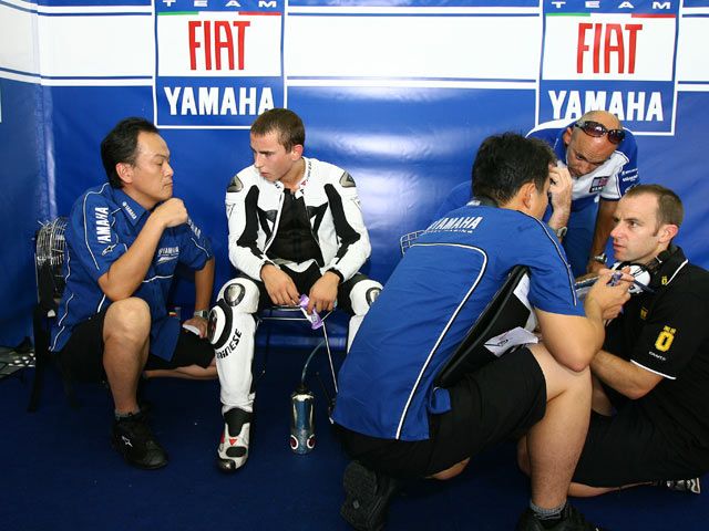 Lorenzo se queda a dos segundos de Hopkins en Sepang