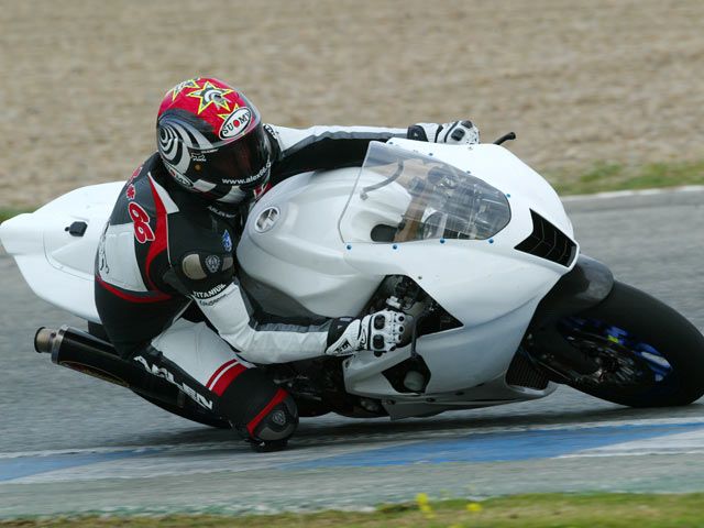 En exclusiva, las imágenes de la Aprilia V4 en Jerez