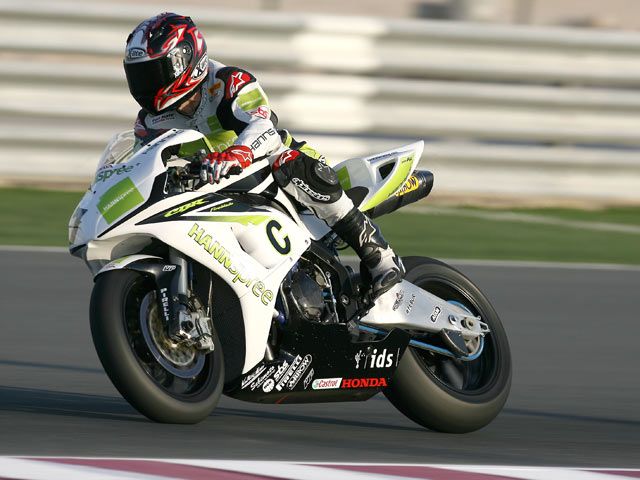 Carlos Checa impresiona en su debut