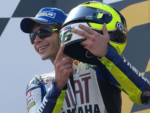 Rossi seguirá en MotoGP "cinco años más"