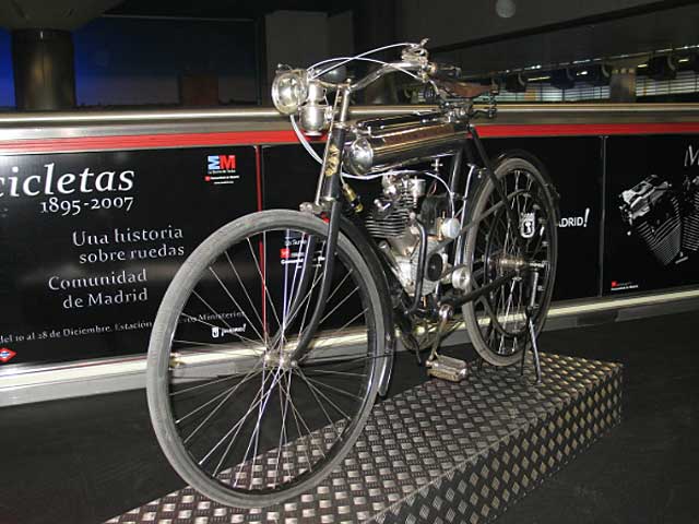 Exposición de motos en el Metro de Madrid Exposición de motos en el Metro de Madrid