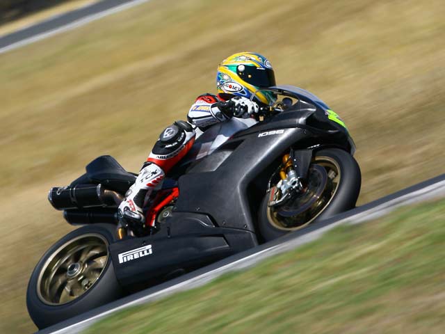 Bayliss domina en el primer ensayo Superbike de 2008