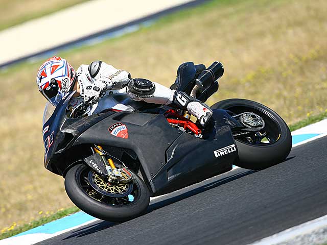 Biaggi bate el récord de vuelta rápida en Philip Island Biaggi bate el récord de vuelta rápida en Philip Island