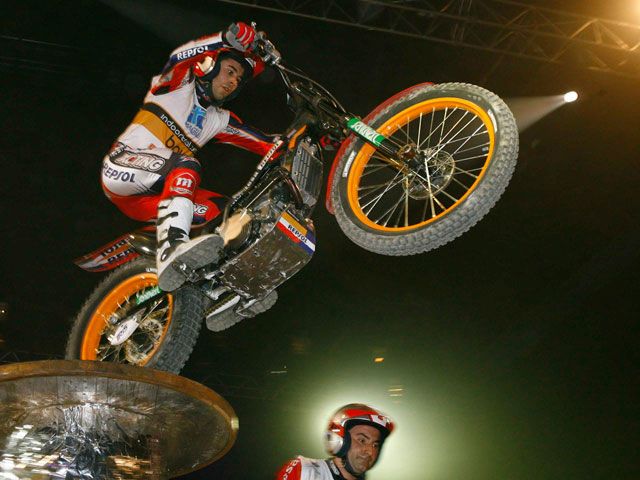 Toni Bou comienza con victoria el Mundial de Trial Indoor