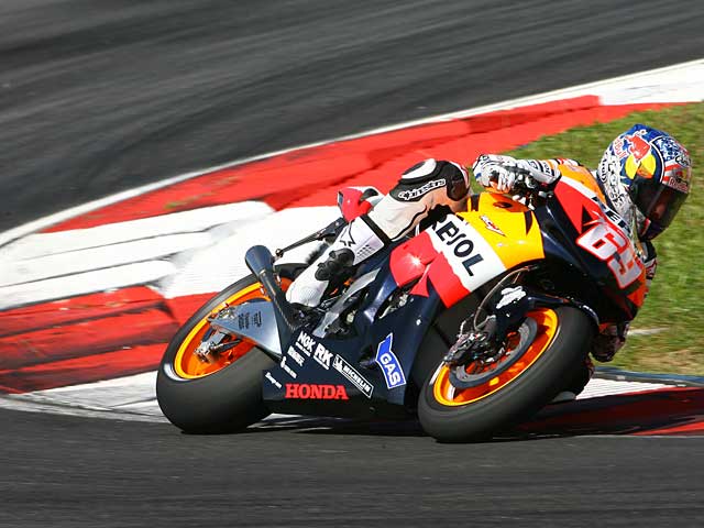 Honda domina con Hayden y Lorenzo es tercero