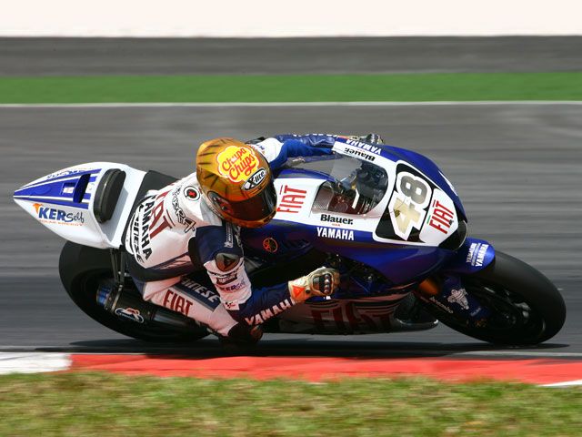 De Puniet marca el ritmo en Malasia y Lorenzo es cuarto