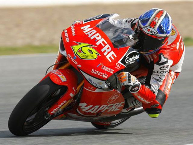 Luthi (Aprilia) primero. Bautista (Aprilia) tercero, se muestra el más fuerte