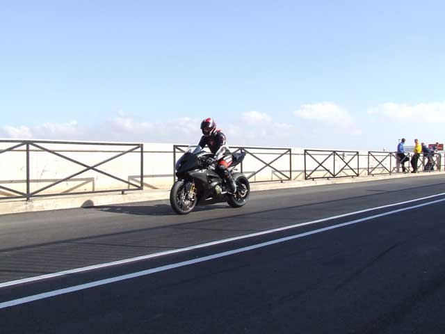 BMW desarrolla su Superbike
