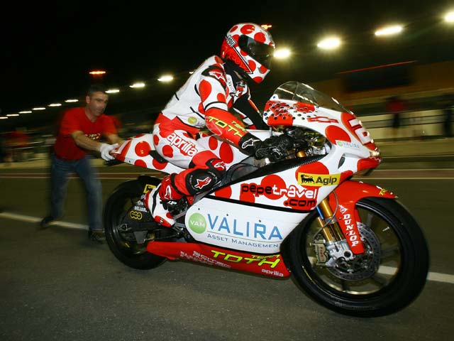 Barberá (Aprilia) se impone a en el último segundo