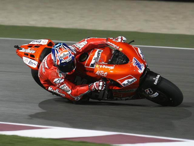 Stoner y Ducati siguen volando en la noche del GP de Qatar