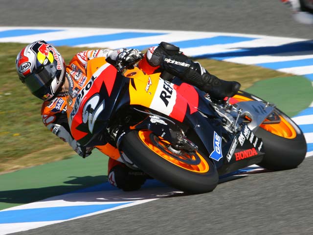 Pedrosa (Honda) toma la iniciativa. Lorenzo (Yamaha), quinto