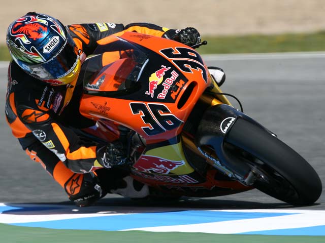 Kallio (KTM) se encuentra con la victoria. Caída de Bautista en la última vuelta