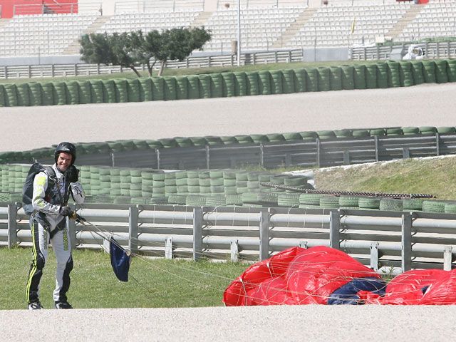 Carlos Checa llega volando al Ricardo Tormo
