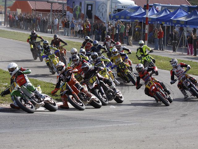 El Aspar Supermotard Team empieza fuerte