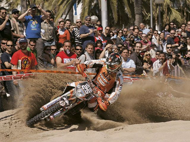 Mika Ahola gana terreno en la provisional de E1