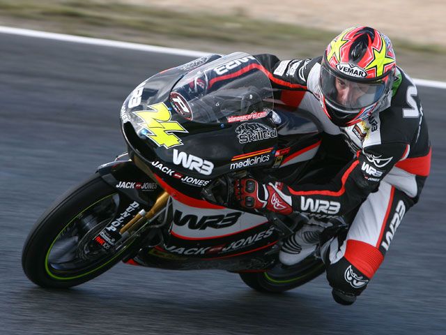 Olivé (Derbi) segundo y Terol (Aprilia) tercero. Simone Corsi (Aprilia) primero