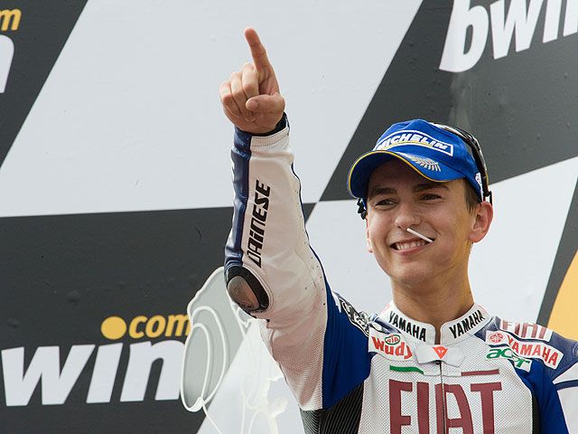 Lorenzo (Yamaha), operado del antebrazo derecho en Barcelona