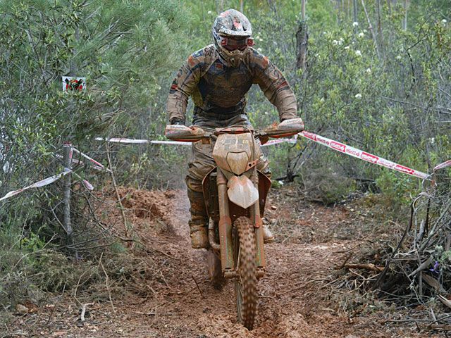 Iván Cervantes (KTM) se impone en el Nacional de Enduro