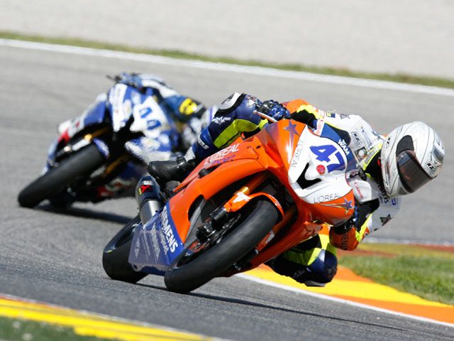 Angel Rodríguez (Yamaha) se lleva una accidentada victoria