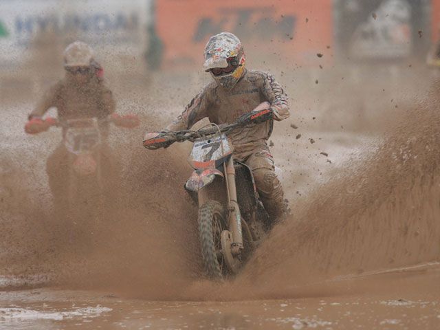 Steve Ramon (Suzuki) se hace con la victoria en MX1