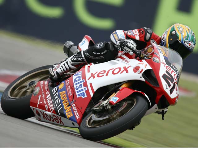 Bayliss (Ducati), por delante de Checa (Honda) y de Neukirchner (Suzuki)