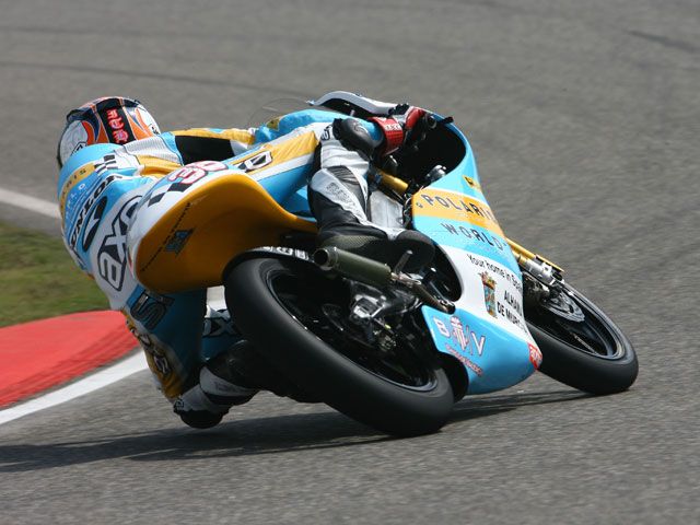 Bradley Smith (Aprilia) arrebata la pole a Nico Terol (Aprilia)