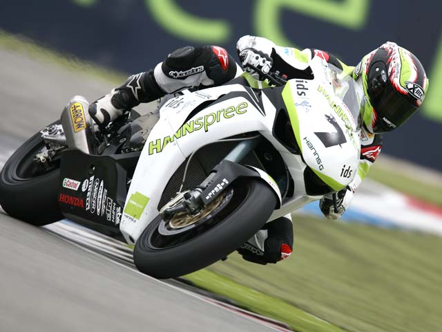Carlos Checa (Honda) busca su primera victoria en el Mundial de Superbike