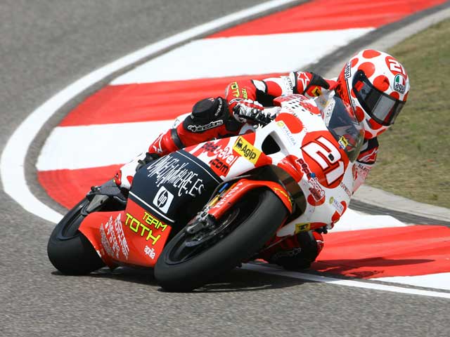 Héctor Barberá (Aprilia) manda en una gran jornada de los españoles