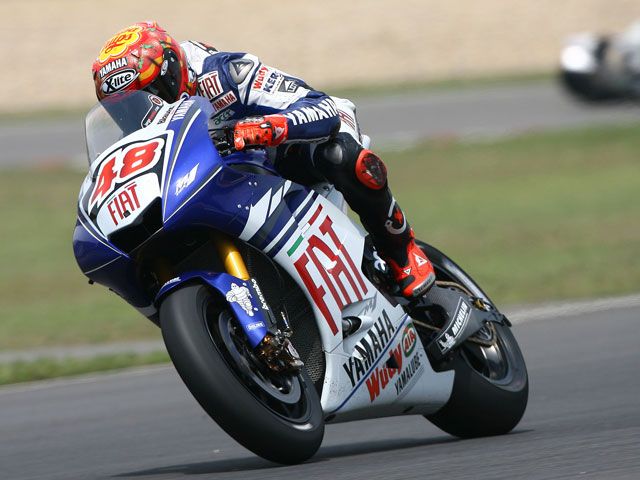 Jorge Lorenzo (Yamaha) recibe el visto bueno médico para correr en Francia